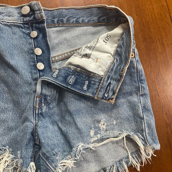 Levi’s distressed high-rise jean shorts - Picture 3 of 5